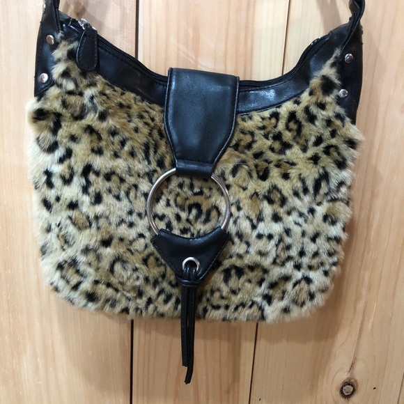 Chateau Women’s Leopard Print Purse. - Picture 2 of 12